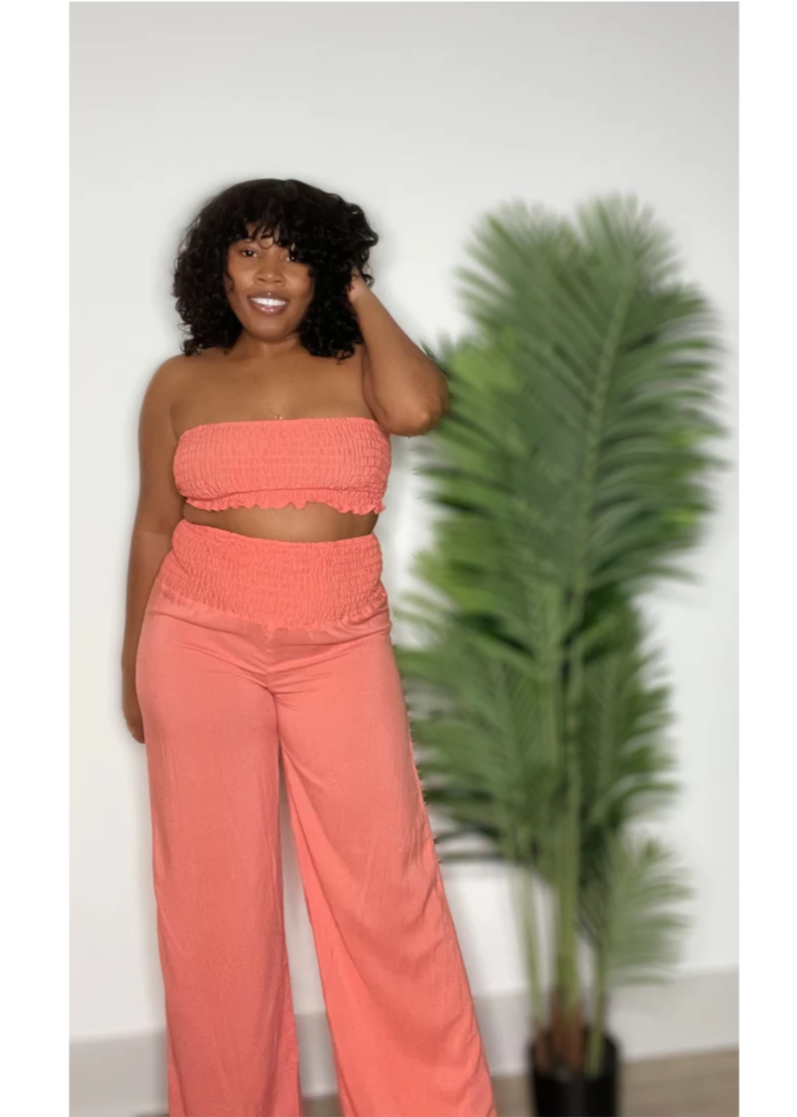 Form-fitting coral tube top set with great stretch and elastic waistband. Model is 5'2, 150 lbs, wearing a size Medium.