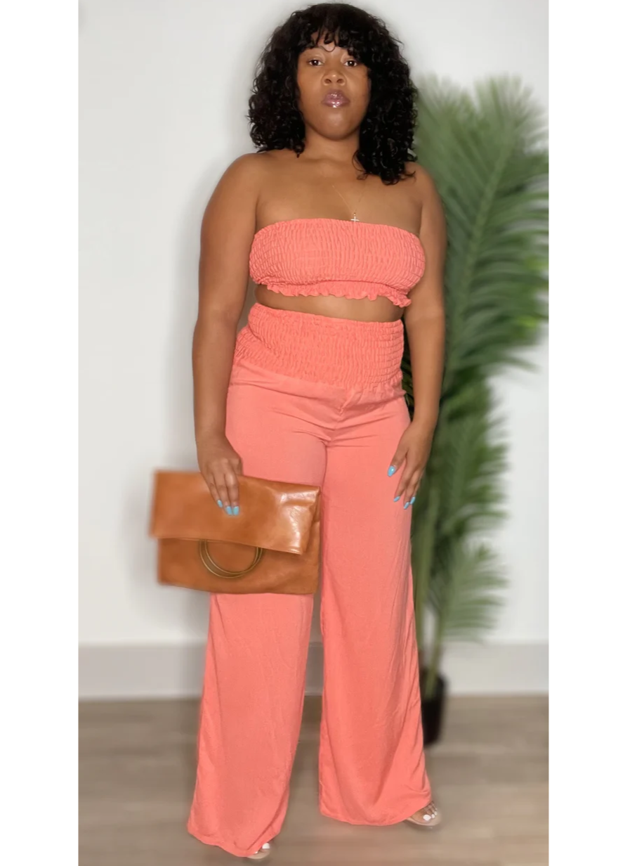 Form-fitting coral tube top set with great stretch and elastic waistband. Model is 5'2, 150 lbs, wearing a size Medium.